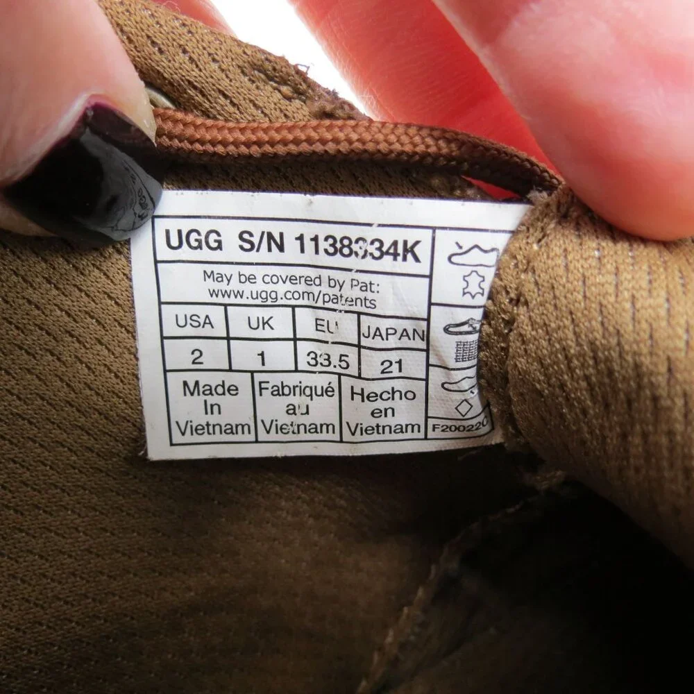 UGG Kids' Canoe II Tan Suede Chukka Boots Size 2 Lace-Up Versatile